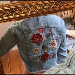 Flower embroidered cropped denim jacket